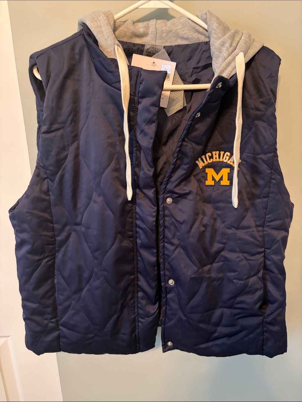 NWT Michigan hooded puffer vest - Women XL